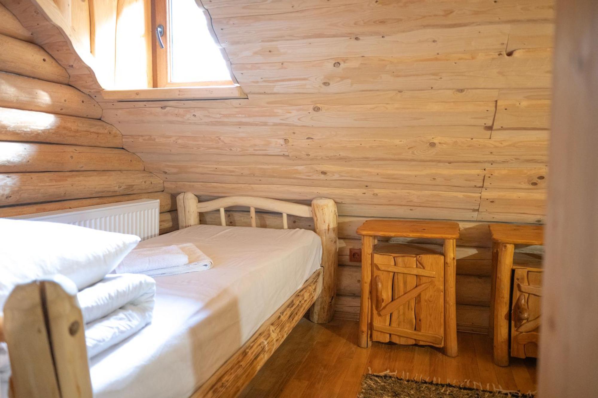 Будинок Художника Synevyrsʼka Polyana Chambre photo